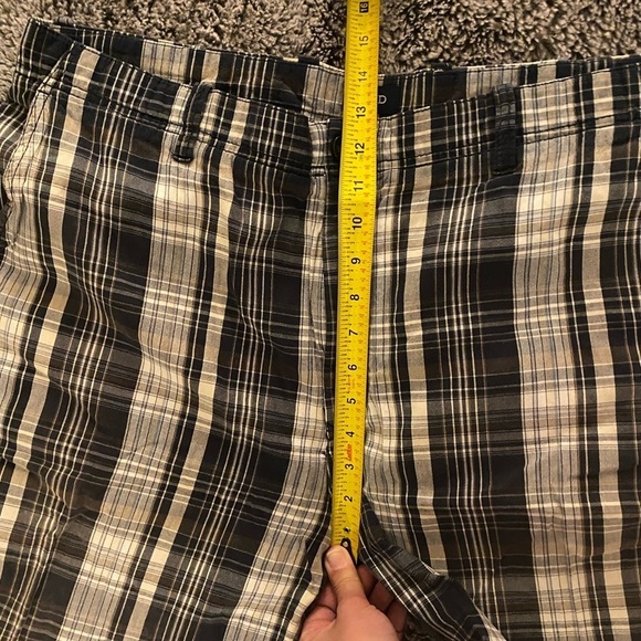 IZOD Men’s Plaid Shorts - Picture 8 of 14
